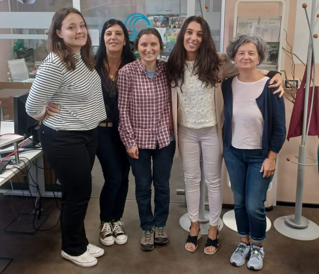 Dumi in visita nell'ufficio di Iscos Lombardia per parlare della casa famiglia Santa Teresita di Cusco